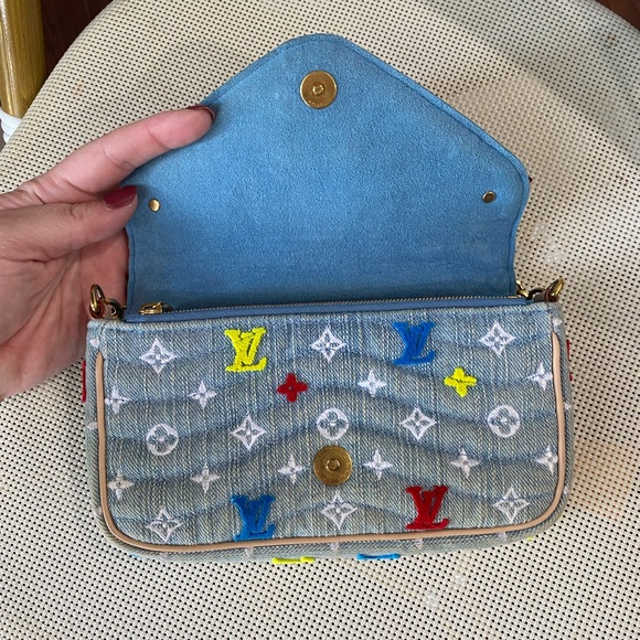💙LV DENIM💙Louis Vuitton denim Pochette on chain - Picture 12 of 14